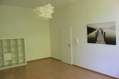 Ideal auch für Pendler/Studenten(m/w/d). Wohnen im Denkmal. 1 Zi. mit sep. Küche inkl. Einbauküche.
