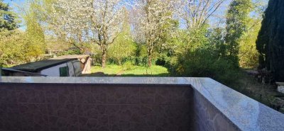 Helle 2 Zimmer Whg, mit Balkon