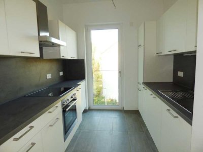 Schöne, helle 2 Raum -Whg. mit Einbauküche, FBH, Parkett, Lift!