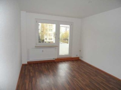 Schöne 2 ZI WE mit EBK, WM, Balkon in ruhiger Lage
