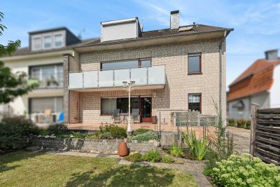 Willich: Viel Platz und Potenzial: Attraktives Zweifamilienhaus mit zwei separaten Wohneinheiten.