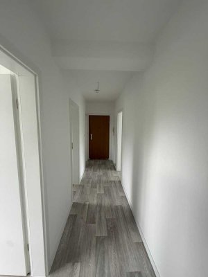 Schöne 4 Raum Wohnung zu Sofort !