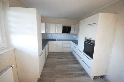 4 Zimmerwohnung mit Einbauküche, Balkon und modernem Wohnkomfort