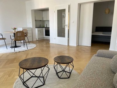 Wohnen direkt am Schloss: Sonnige möblierte 1,5-Zimmer-Wohnung mit Südbalkon