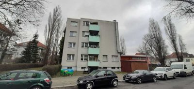 Helle 2-Zimmer-Wohnung mit Balkon und moderner Einbauküche am Loewenhardtdamm