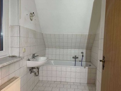 Schnäppchenangebot  - Dachgeschosswohnung im Grünen