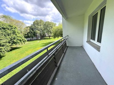 wir haben für sie saniert // 3 Zimmer mit Balkon !!