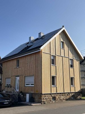 Günstiges, modernisiertes 8 Raum-Einfamilienhaus mit geh. Innenausstattung