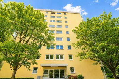 Sanierungsbedürftige Eigentumswohnung mit Balkon und separater Küche