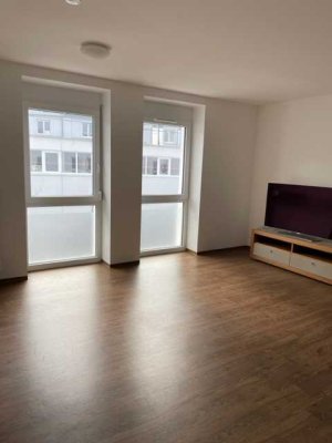 Großzügige, helle 1-Zimmer-Wohnung mit Küchenzeile in Ulm