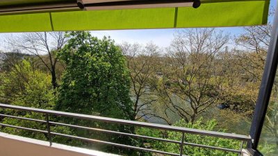 Großzügige 4-Zimmerwohnung mit Neckarblick, Balkon, neuer Einbauküche und TG-Stellplatz
