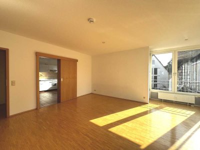 Gepflegte 2,5-Zimmerwohnung mit Aufzug, EBK und TG-Stellplatz in hervorragender Lage in Isny i. A.