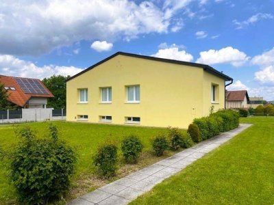 Freistehender Bungalow auf großem Grundstück!