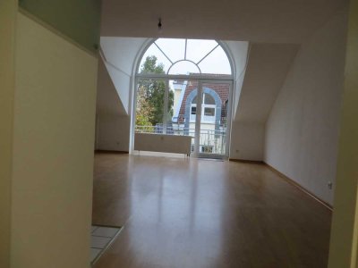 schöne frisch renovierte 1- Zimmerwohnung