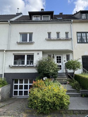 Geräumiges 7-Zimmer Einfamilienhaus mit Garten und Garage in Burtscheid