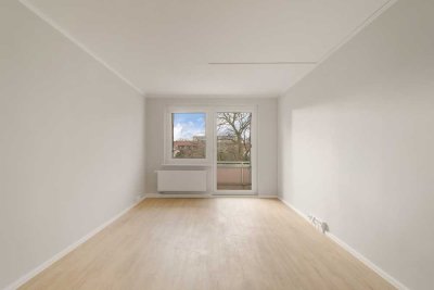 Erstbezug nach hochwertiger Sanierung mit Einbauküche und Balkon