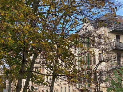 Dachgeschoß -auf 2 Ebenen - 1 Monat mietfrei - - 3 Zi - zentrumsnah - Fahrstuhl