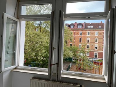 Neu renovierte 2-Zimmer-Wohnung mit großem Balkon und Einbauküche in Würzburg-Grombühl
