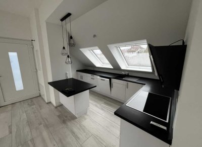 Exklusive 3 Zimmer DG Whg, BJ 2016 mit EBK, Balkon, HMS mit Fernsicht in Waiblingen- Neustadt