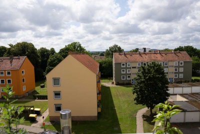 Gepflegte 2-Zimmer-Wohnung mit Balkon und Fahrstuhl in Salzgitter-Lebenstedt