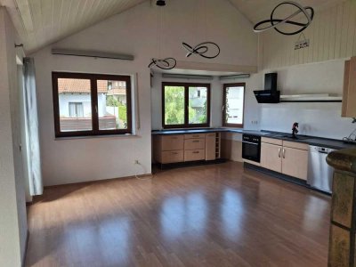 Toll geschnittene Dachgeschosswohnung mit Balkon