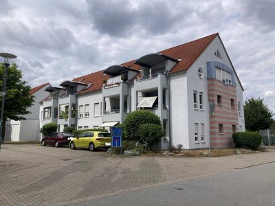 Stufenloser Zugang: renovierte Erdgeschosswohnung mit Balkon und Außenstellplatz!