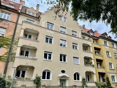 Renovierte 3 ZKB-Altbauwohnung mit EBK und Balkon in guter Innenstadtlage