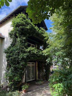 Traumhaftes Reihenmittelhaus /ETW, denkmalgeschützte Fassade mit Balkon in Hofheim