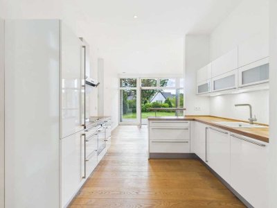 Luxus trifft Lebensqualität - Perfekte Erdgeschosswohnung gr. Terrasse und eig. Garten in E-Bredeney