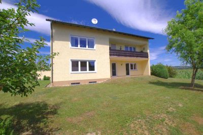 | Geräumig wie ein Haus! | 
 
- Sonnige 4 Zimmer Erdgeschosswohnung mit Garten