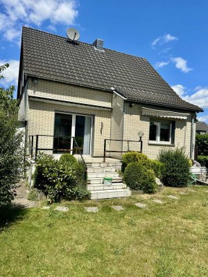Freistehendes Einfamilienhaus mit großem Garten und viel Potenzial