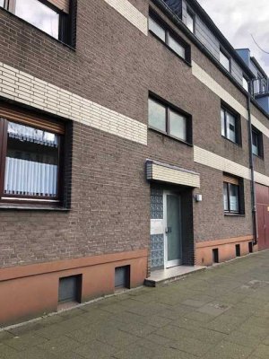 Duisburger Süden - Top renovierte  ETW im Erdgeschoss mit Terrasse. - Tiefgaragenstellplatz - Möglic