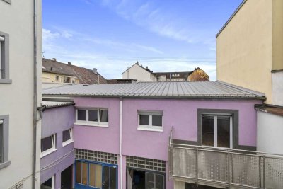 Lichtdurchflutete 3-Zimmer-Wohnung mit großzügiger Terrasse und privatem Treppenhaus