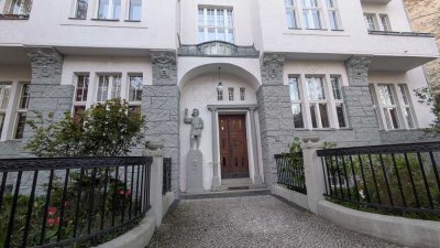 charmante 5,5-Zimmer- Altbauwohnung mit Balkon mit tollem Ausblick in Berlin- Westend