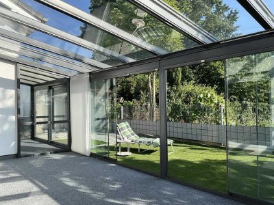 Licht, Raum, Freiheit:
Traumhaus an Feldrand mit Panoramawintergarten