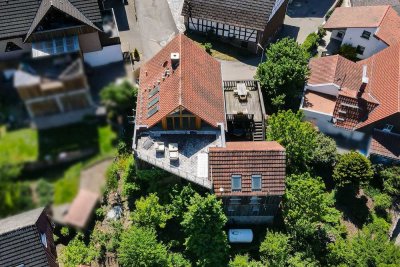 Mehr Zuhause geht nicht – Kaminfeuer, Wellnessbad, Panoramablick und Gartenfreude inklusive!