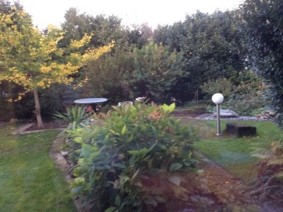Schöne Zwei 2 Zimmer-Wohnung mit Terrasse im großen Garten