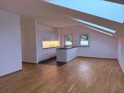 Über den Dächern in Bayerisch Gmain. 2,5 Zimmer-Wohnung sonnig mit bester Aussicht