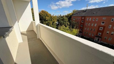 3. OG / Südbalkon / Laminat / Bad mit Fenster / ...in Reichenbrand !