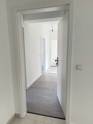 Erstbezug nach Sanierung: 3-Zi-Wohnung im 2. OG in Berlin-Hermsdorf