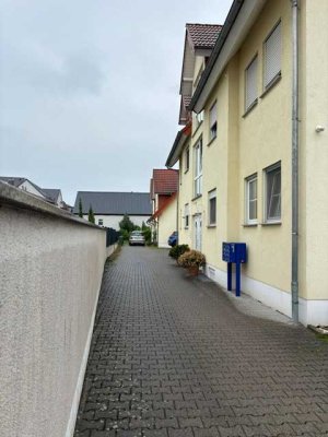 Ruhige Etagenwohnung mit eigenem Garten