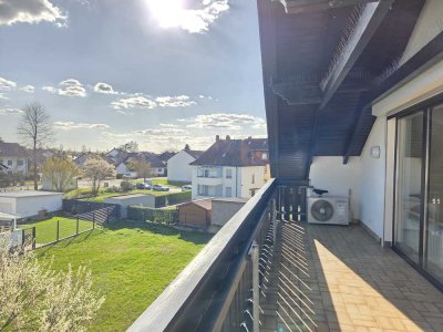 Neu renovierte Dachgeschosswohnung mit großem Balkon und Klimaanlage