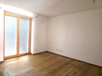 Neu komplettsanierte 3-Raum-Wohnung mit gehobener Innenausstattung mit großem Balkon in Eresing