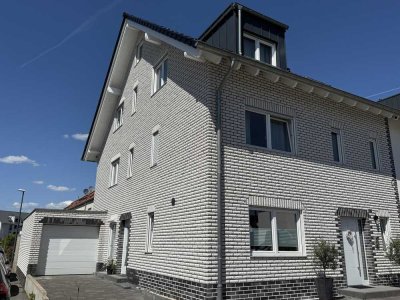 Modernes Haus mit Einliegerwohnung