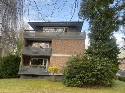 Attraktive Penthouse-Wohnung mit 2,5 Zimmern und Garagenstellplatz
