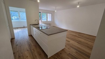 Erstbezug nach hochwertiger Generalsanierung - 4-Zimmer-Wohnung mit Designerküche, Tiefgarage und Grünblick am Hafnerriegel - Videobesichtigung ansehen!
