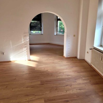 Sanierte Altbauwohnung (Maisonette) mit 6-Zimmern