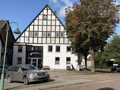 Charmantes Fachwerk-Zweifamilienhaus mit großzügigem Wohnraum