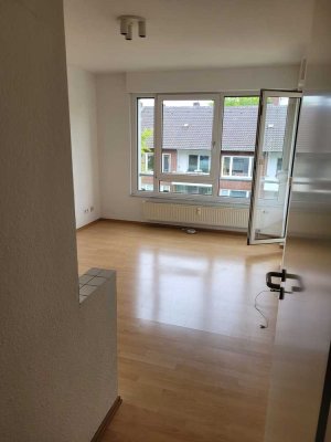 Schöne Studentenwohnung mit Küche. Balkon. Keller Stellplatz