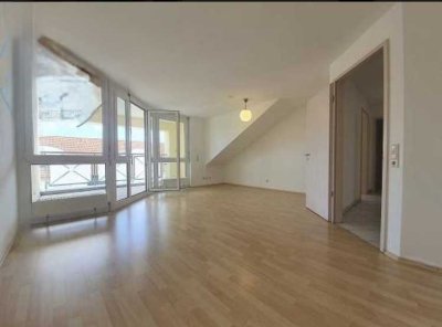 Helle 3-Zimmer Dachgeschosswohnung mit Balkon in Böblingen